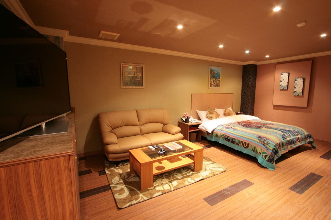 Sari Seki Inter (Adults Only) Otel Kameyama Dış mekan fotoğraf